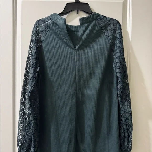 Women's Green Lace Sleeve Top - Picture 4 of 4